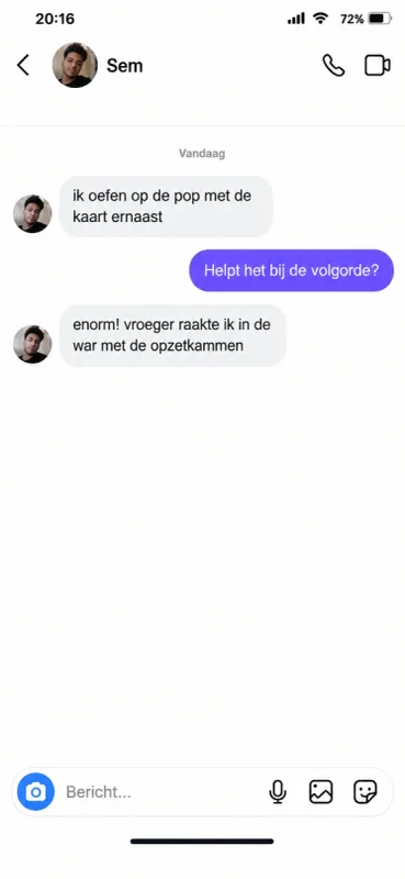 Voorbeeldgesprek: Sem oefent op het oefenhoofd met de kaart ernaast